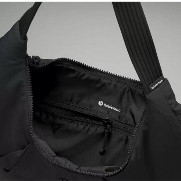 Lululemon Pleated Shoulder Bag in Black | 10L Capacity | EUC | SOLD OUT - Picture 2 of 16